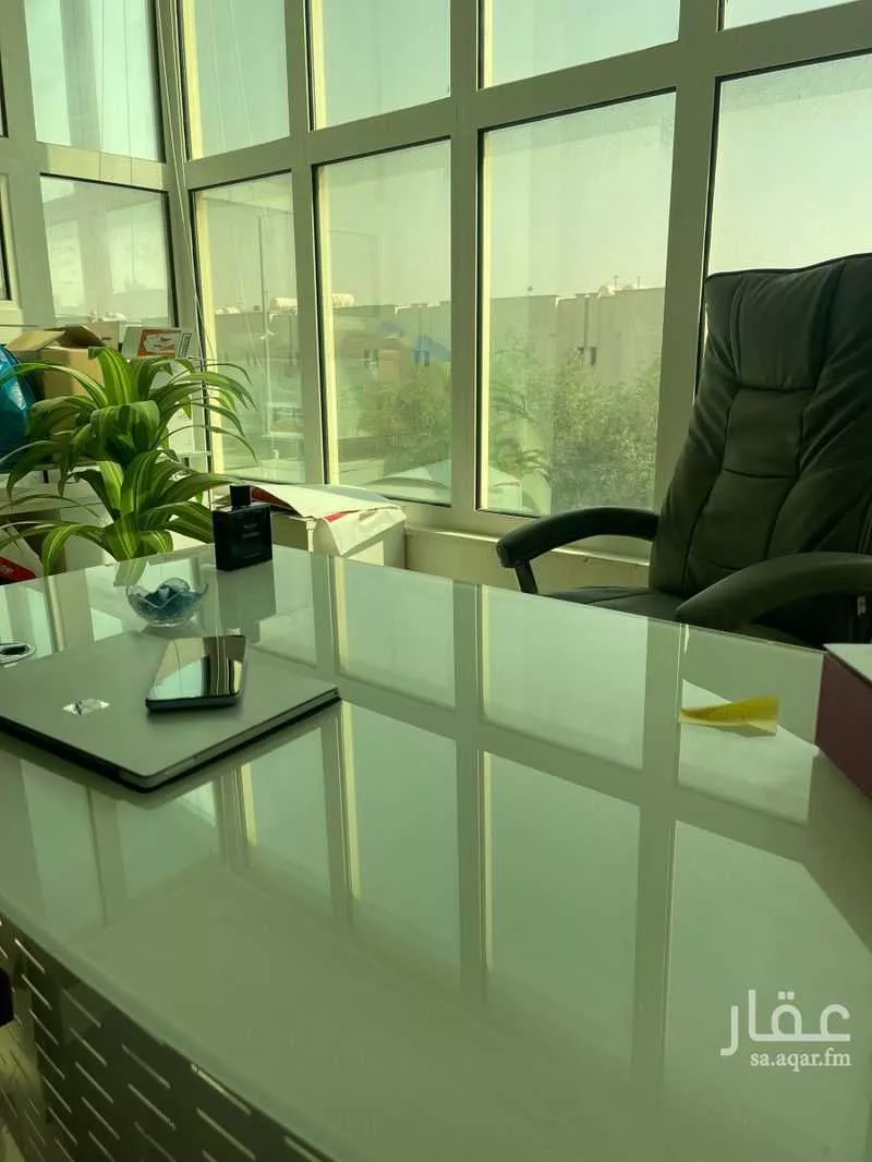 مكتب 150 م² في الورود 8
