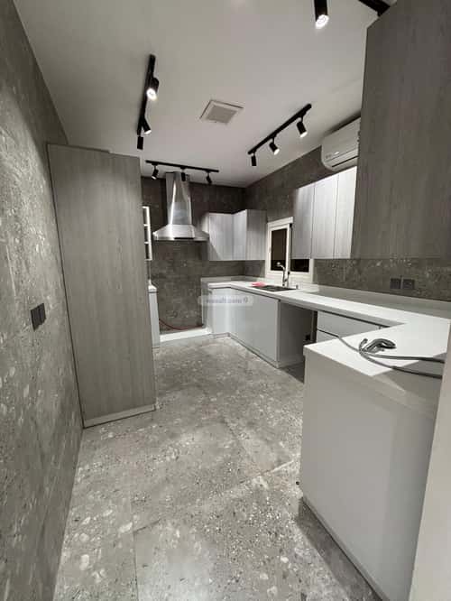 شقة 4 غرف في العقيق 4