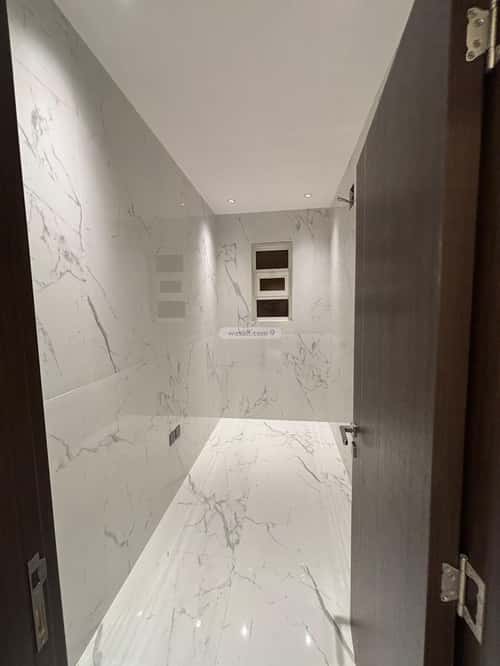 شقة 4 غرف في العقيق 6