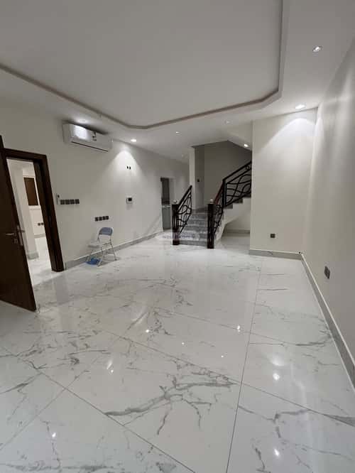 شقة 4 غرف في العقيق 10