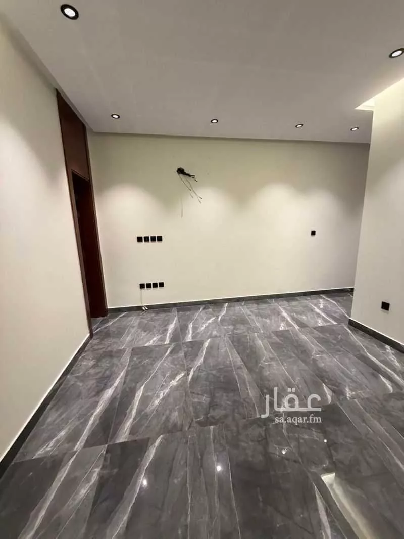 شقة 4 غرف في النزهة 6