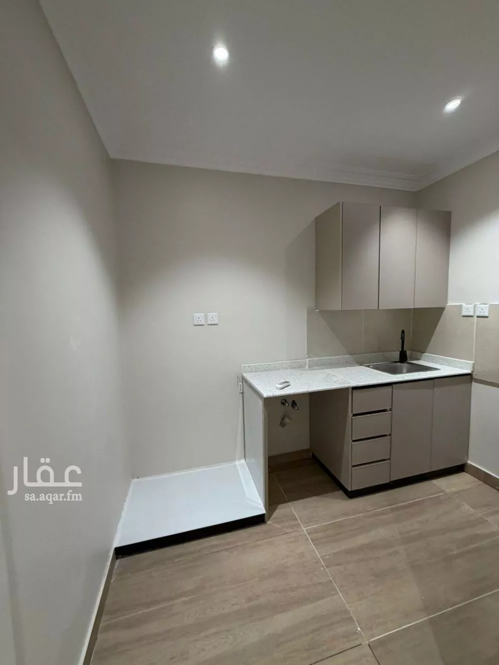 دور 1 غرف في المروج 2