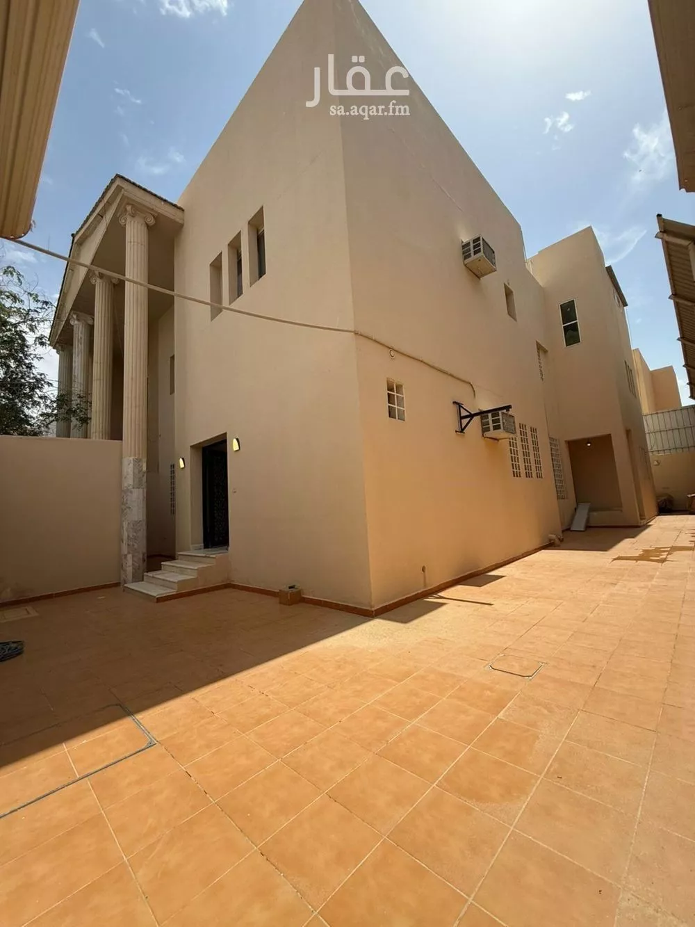 فيلا 4 غرف في التعاون 2