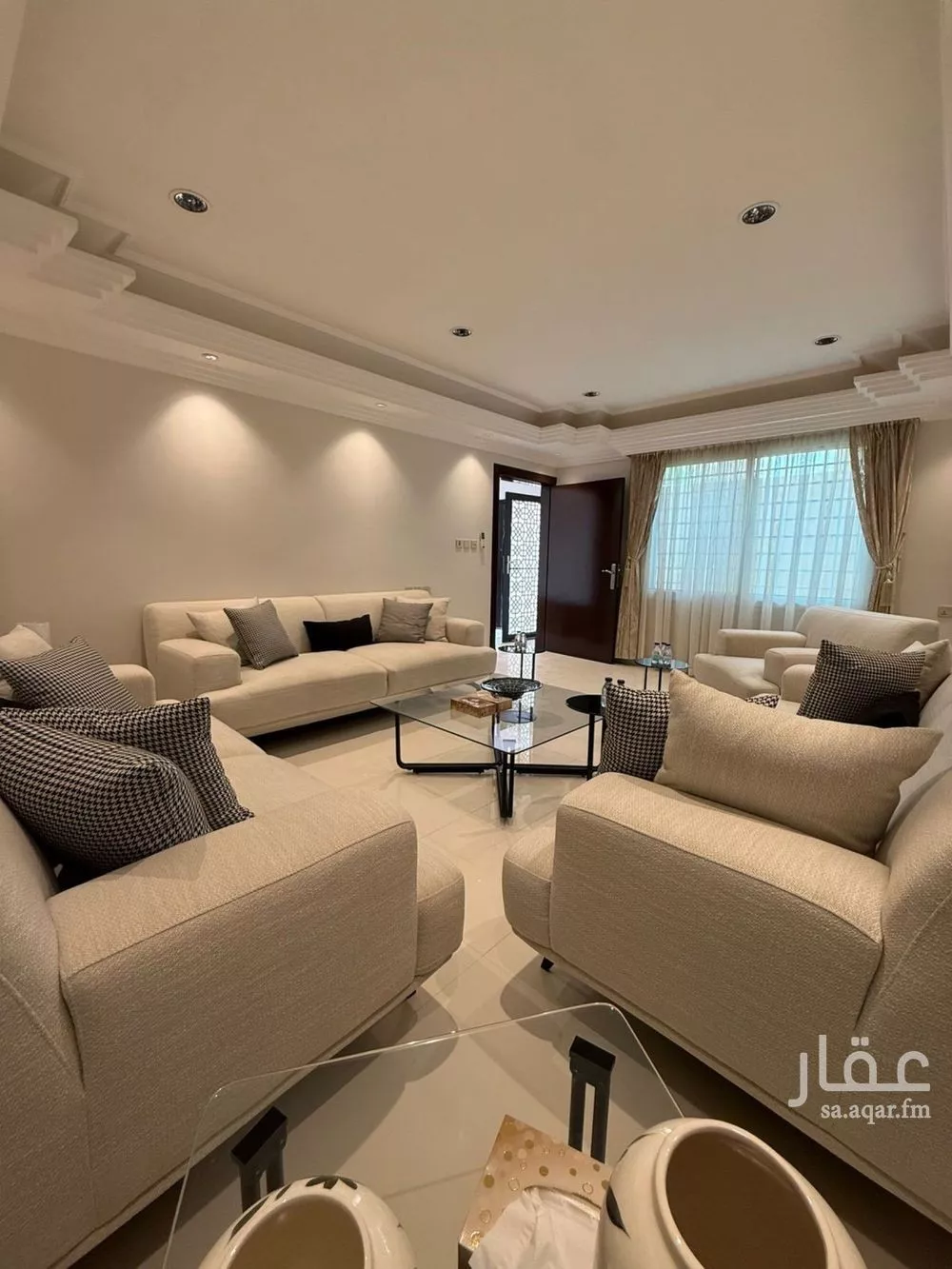 فيلا 4 غرف في التعاون 5