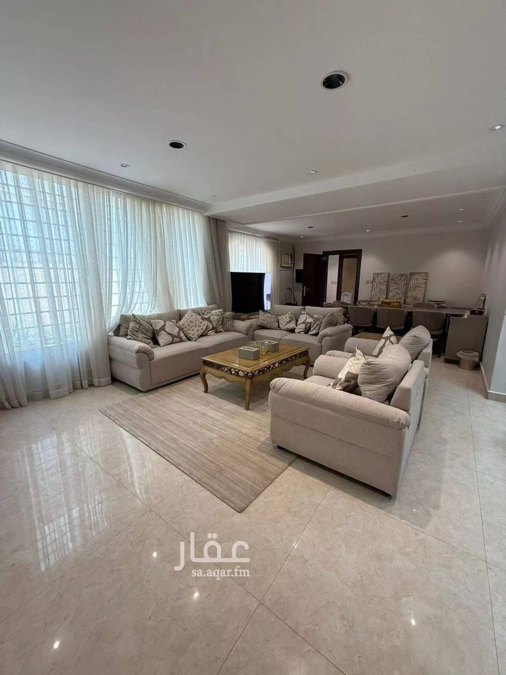 فيلا 4 غرف في التعاون 8