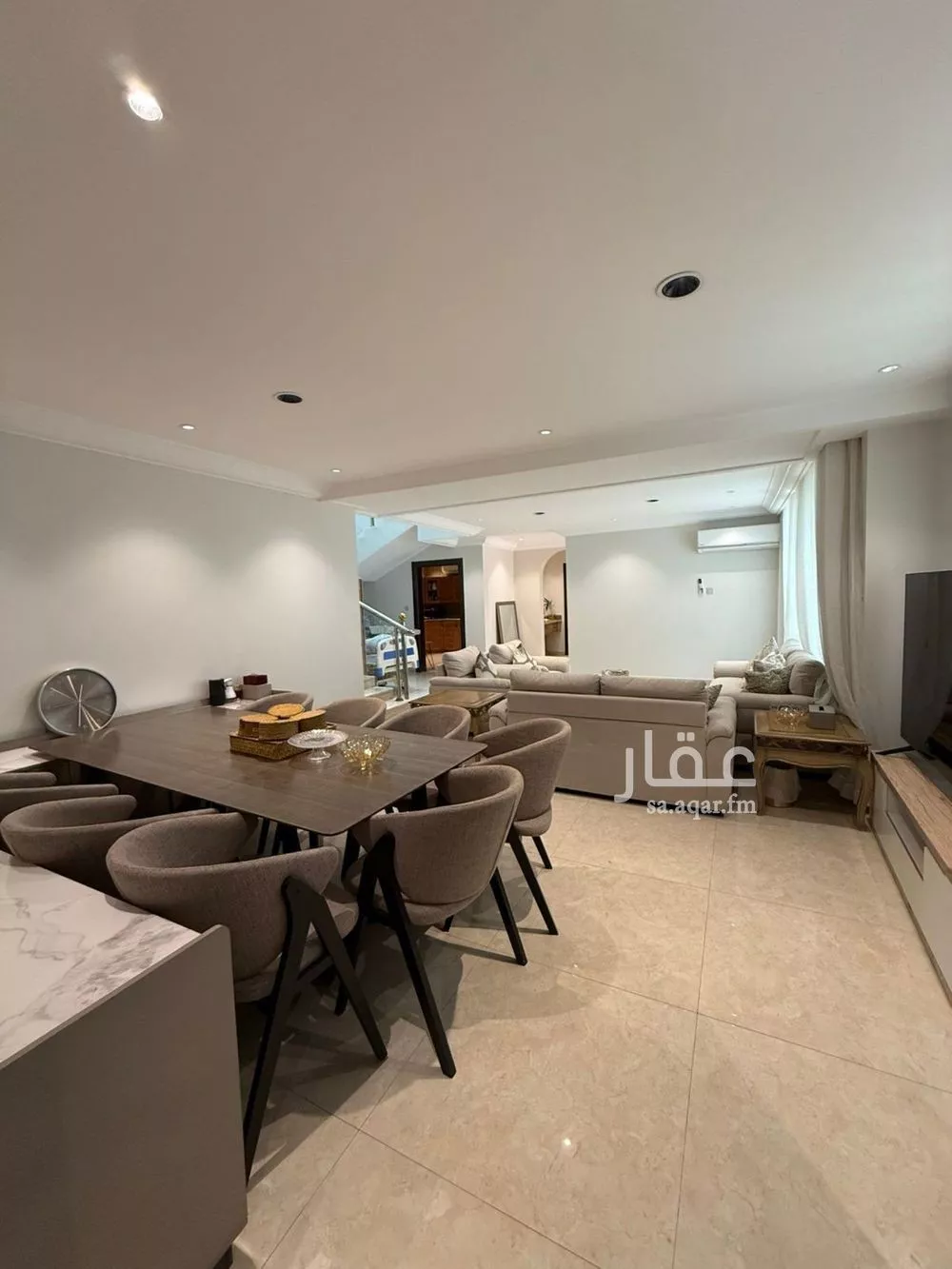 فيلا 4 غرف في التعاون 9