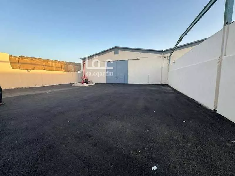 مستودع 2475 م² في السرورية 2