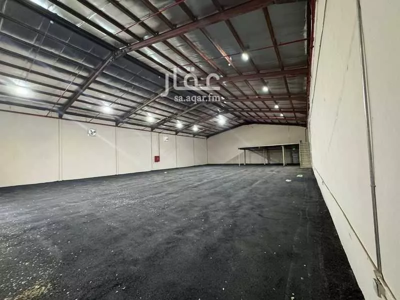 مستودع 2475 م² في السرورية 3