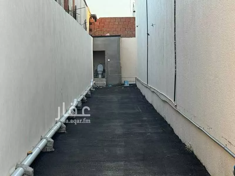 مستودع 2475 م² في السرورية 4