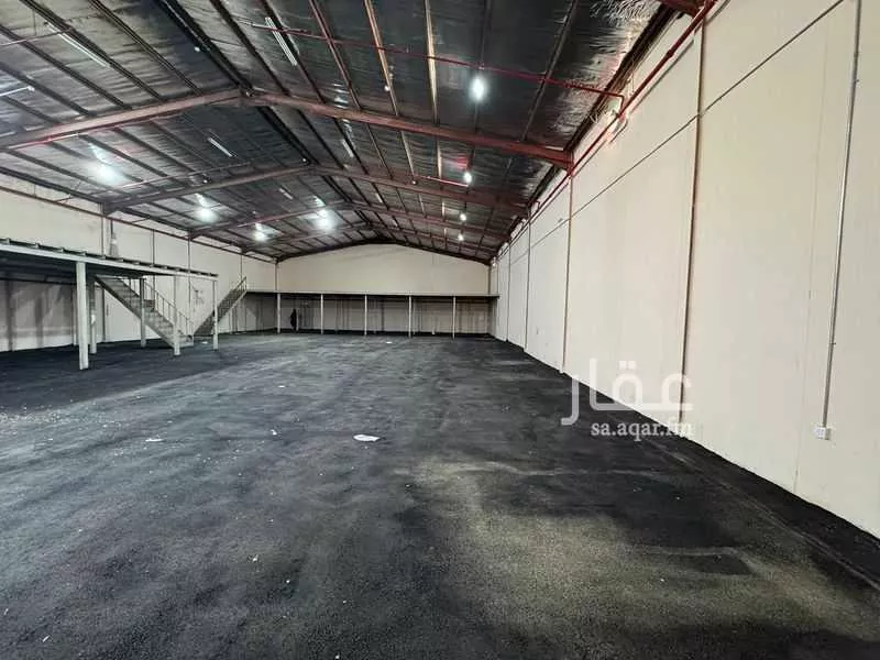 مستودع 2475 م² في السرورية 5