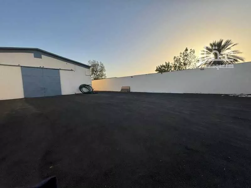 مستودع 2475 م² في السرورية 6