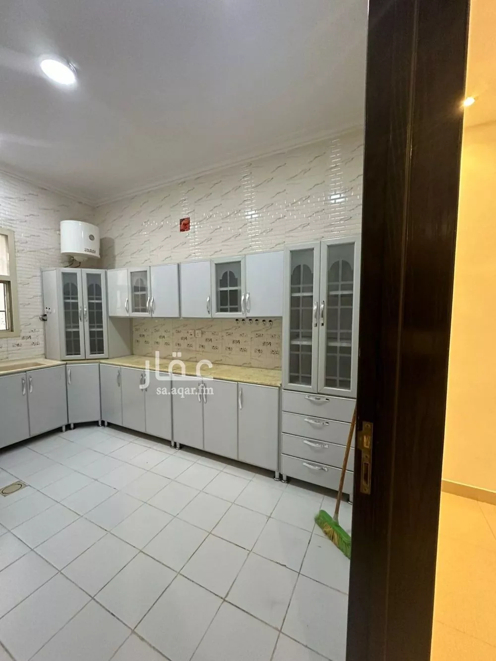 فيلا 8 غرف في العارض 10