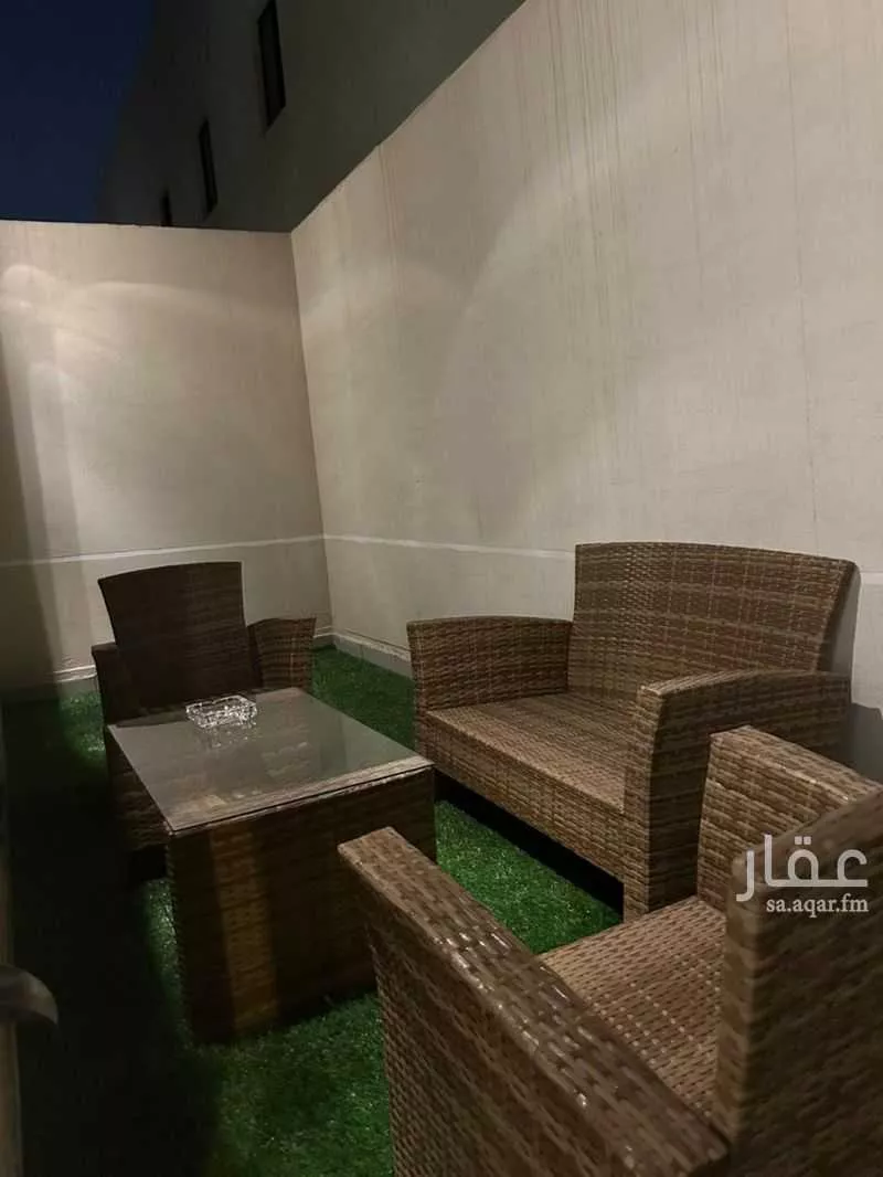 شقة 4 غرف في الملقا 8