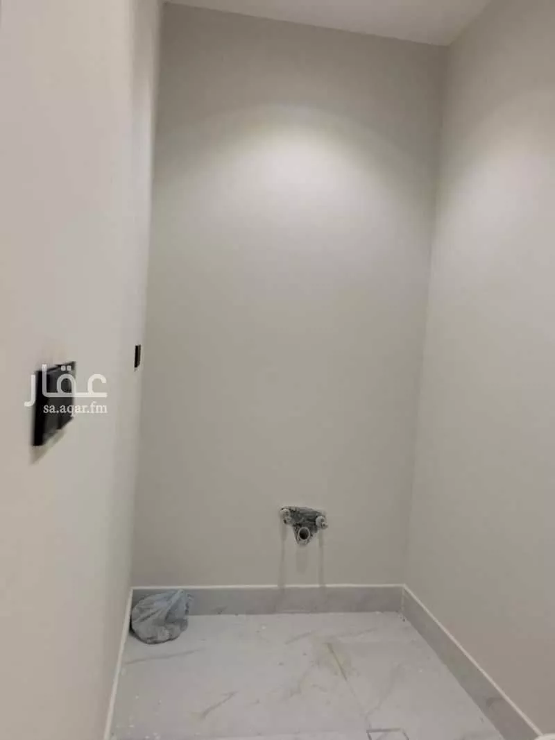 فيلا 9 غرف في الشراع 11