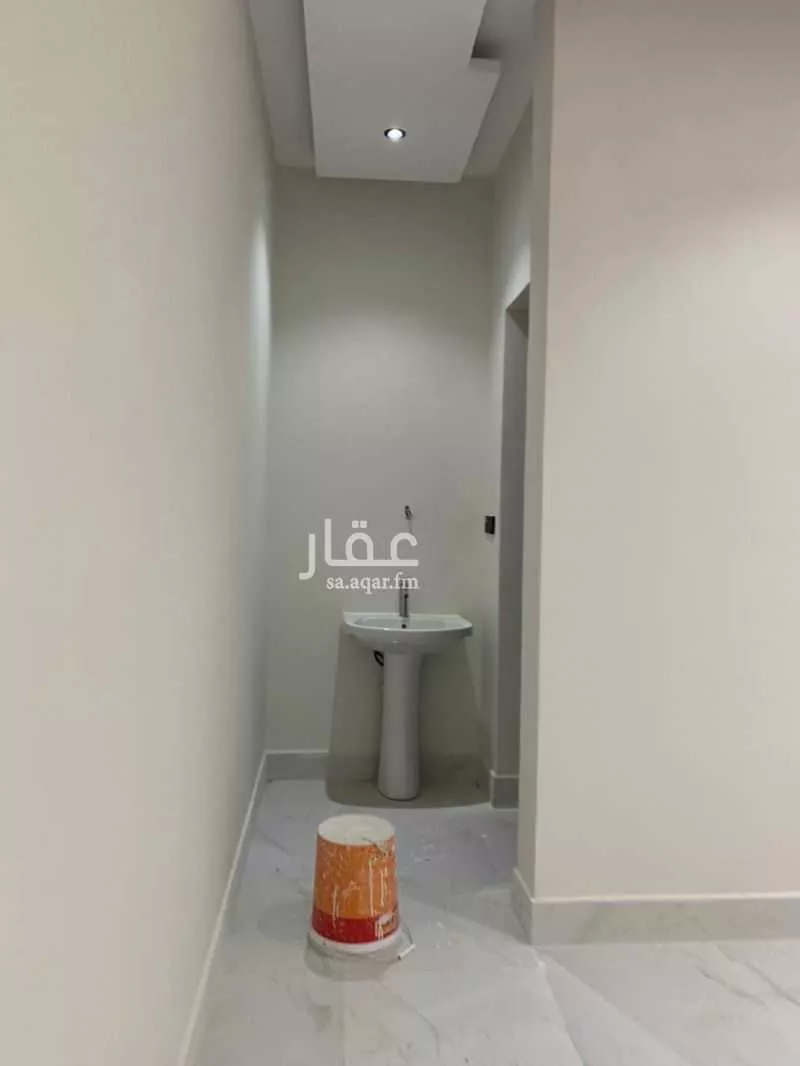 فيلا 9 غرف في الشراع 9