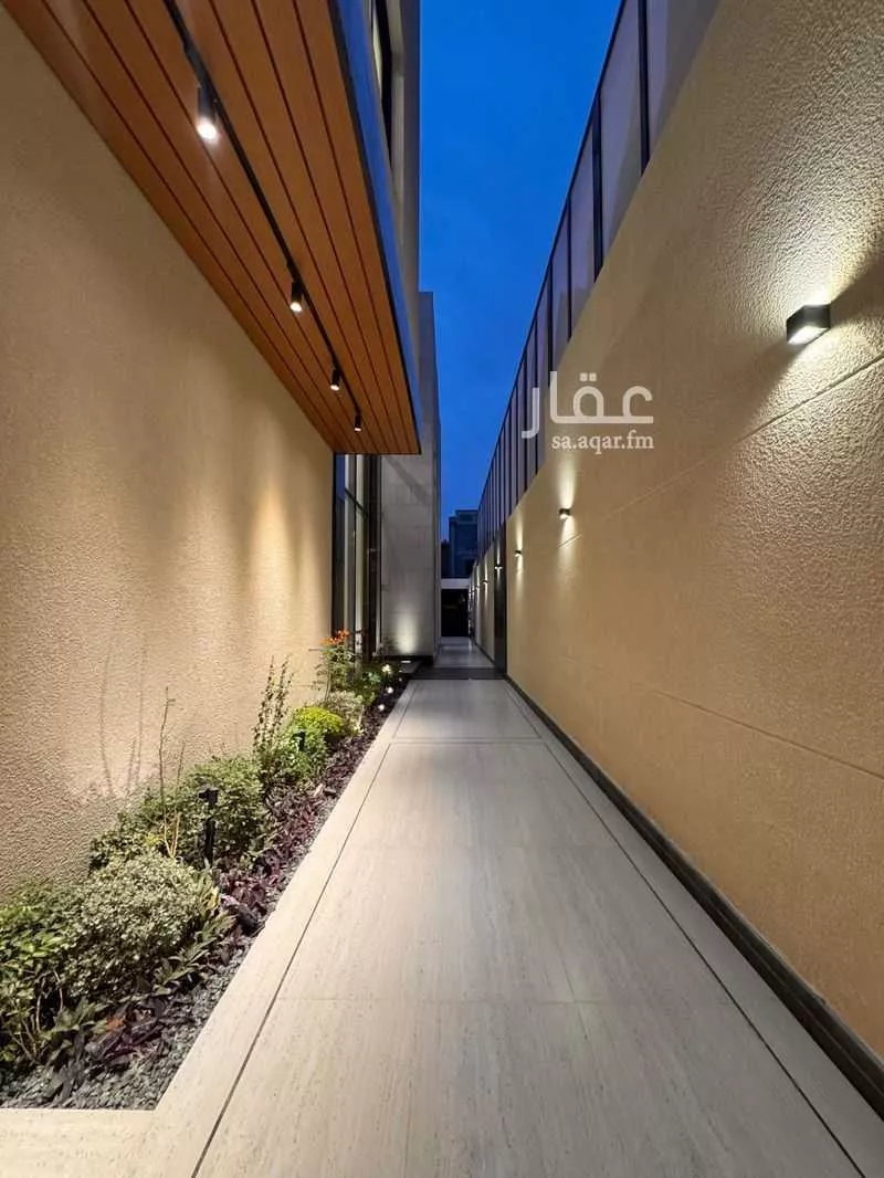 فيلا 7 غرف في الملقا 12