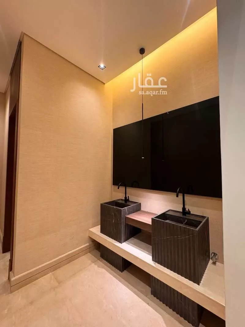 فيلا 7 غرف في الملقا 16