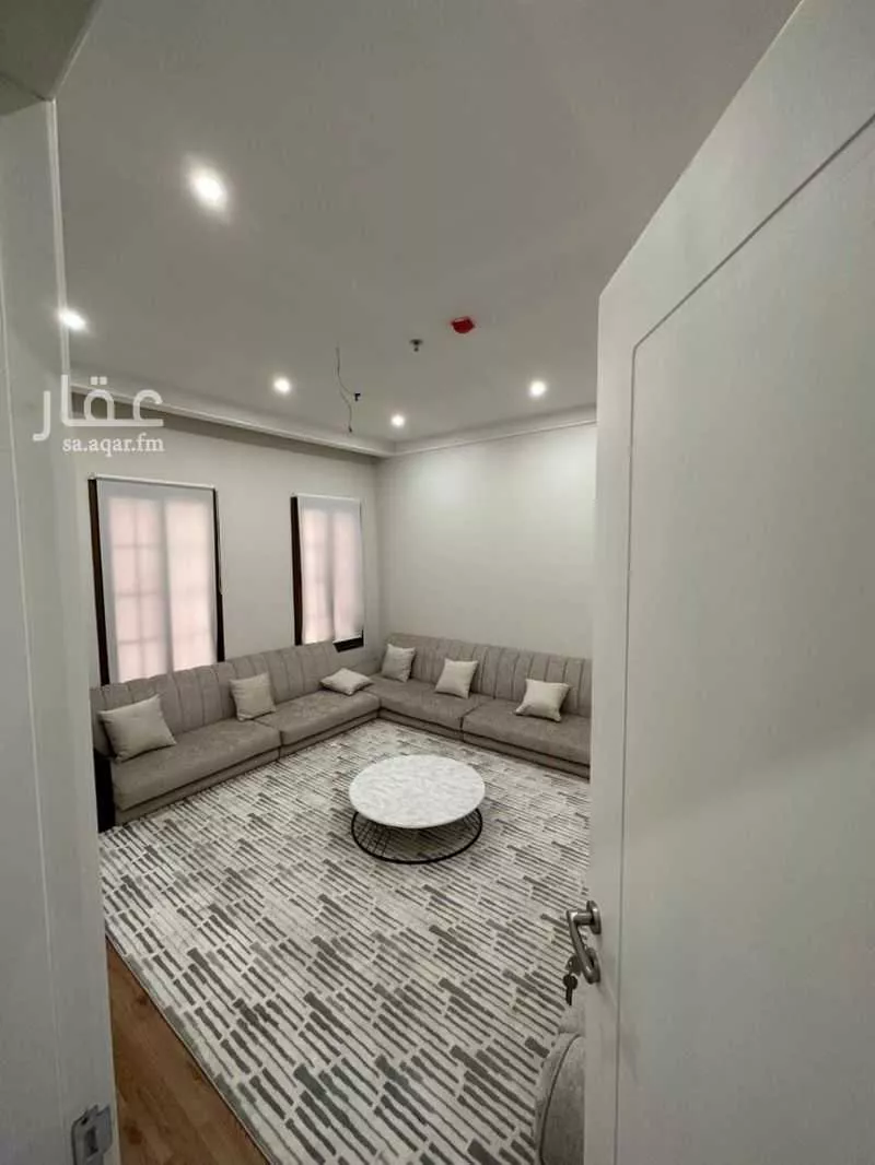 شقة 3 غرف في الحمرا 10