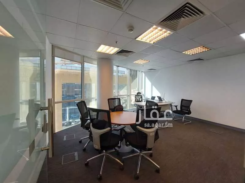 مكتب 400 م² في العليا 13