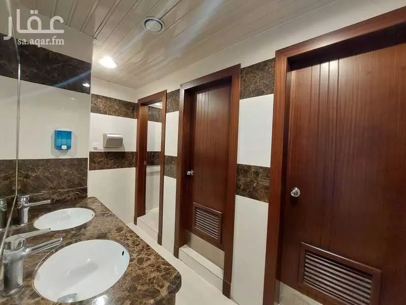 مكتب 400 م² في العليا 14