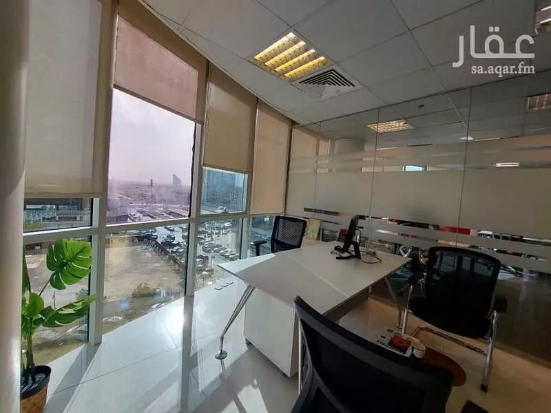 مكتب 400 م² في العليا 8