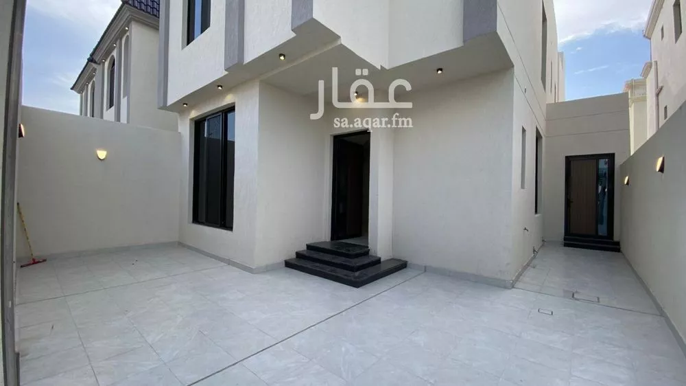 7 bedroom villa in Al Amwaj 4