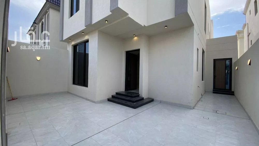 7 bedroom villa in Al Amwaj 6