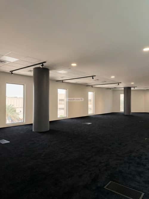 مكتب 10829 م² في الروضة 4