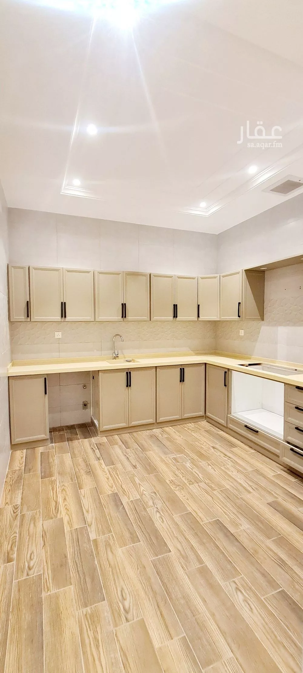 شقة 3 غرف في الورود 10