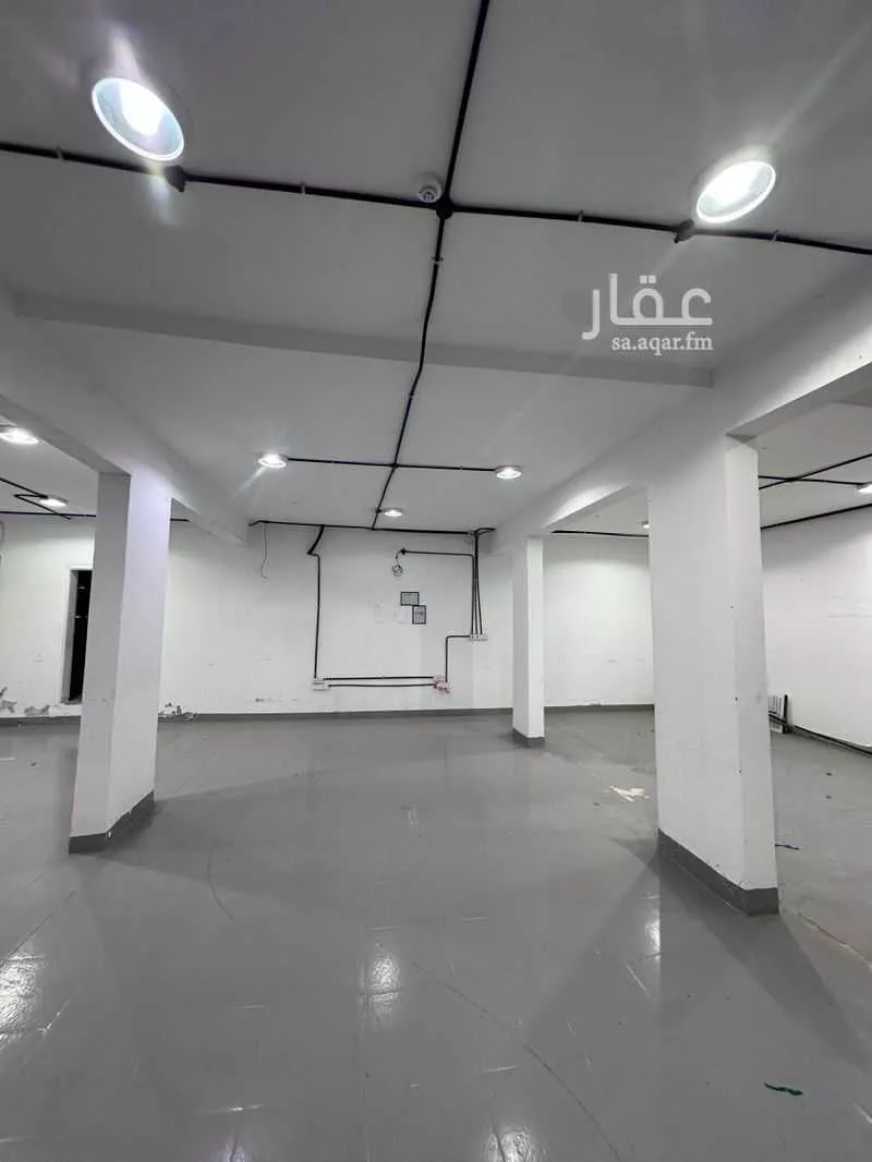 محل 130 م² في المنتزة 6