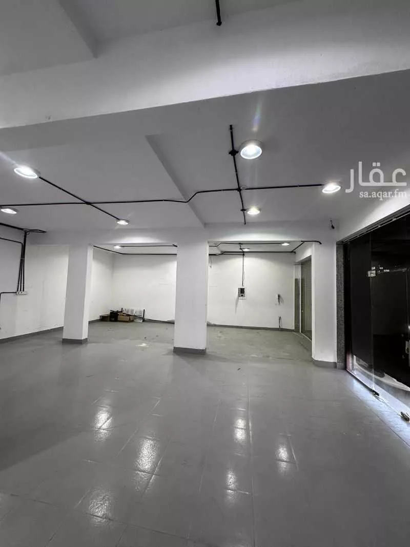 محل 130 م² في المنتزة 7