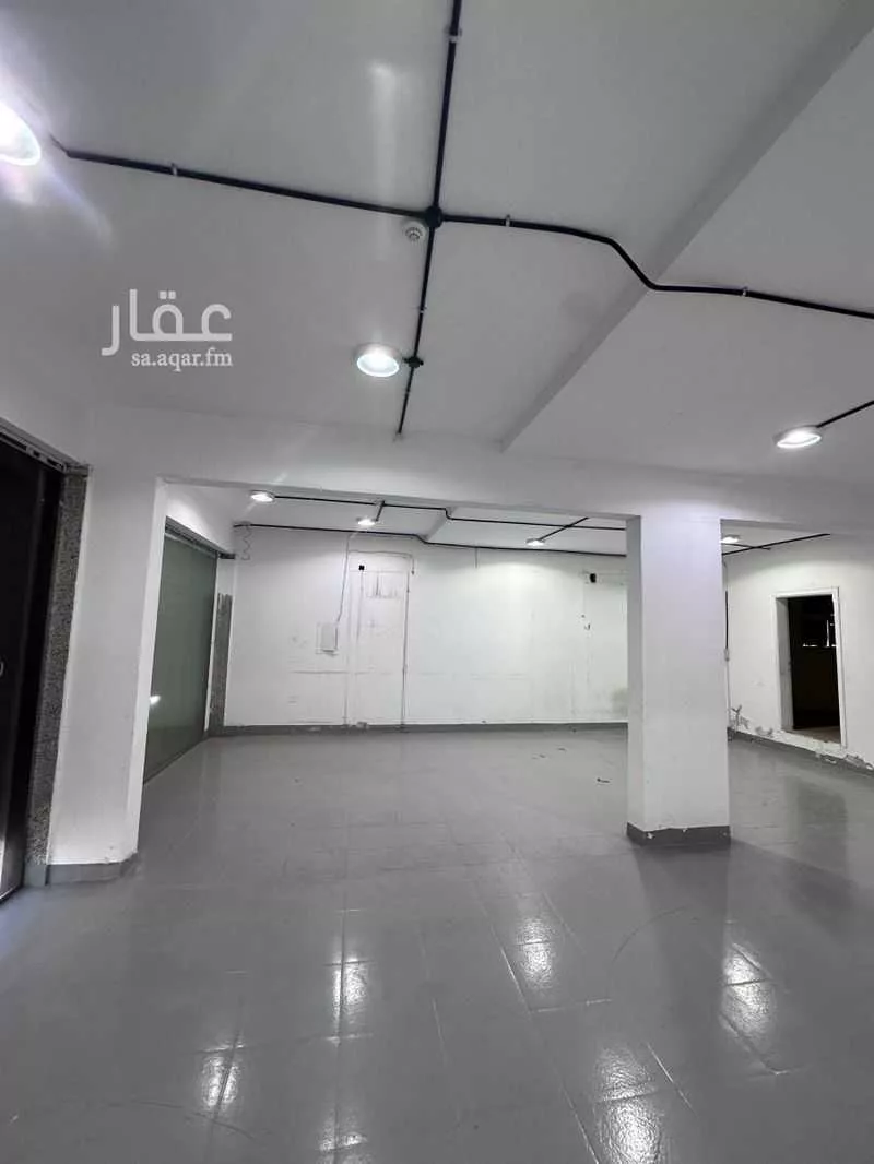 محل 130 م² في المنتزة 8