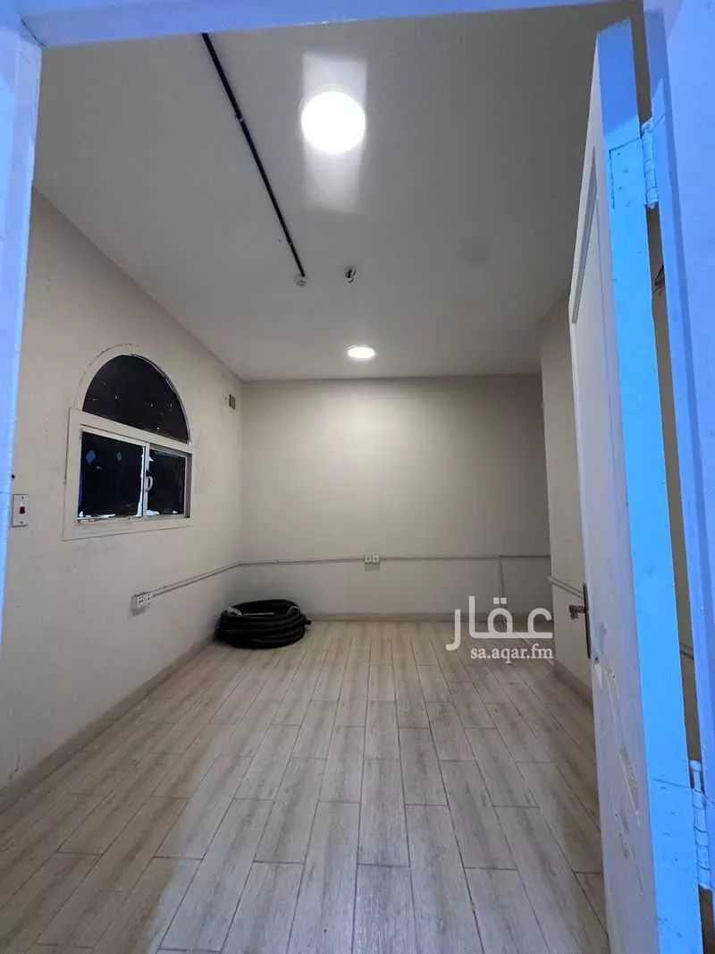 محل 130 م² في المنتزة 9