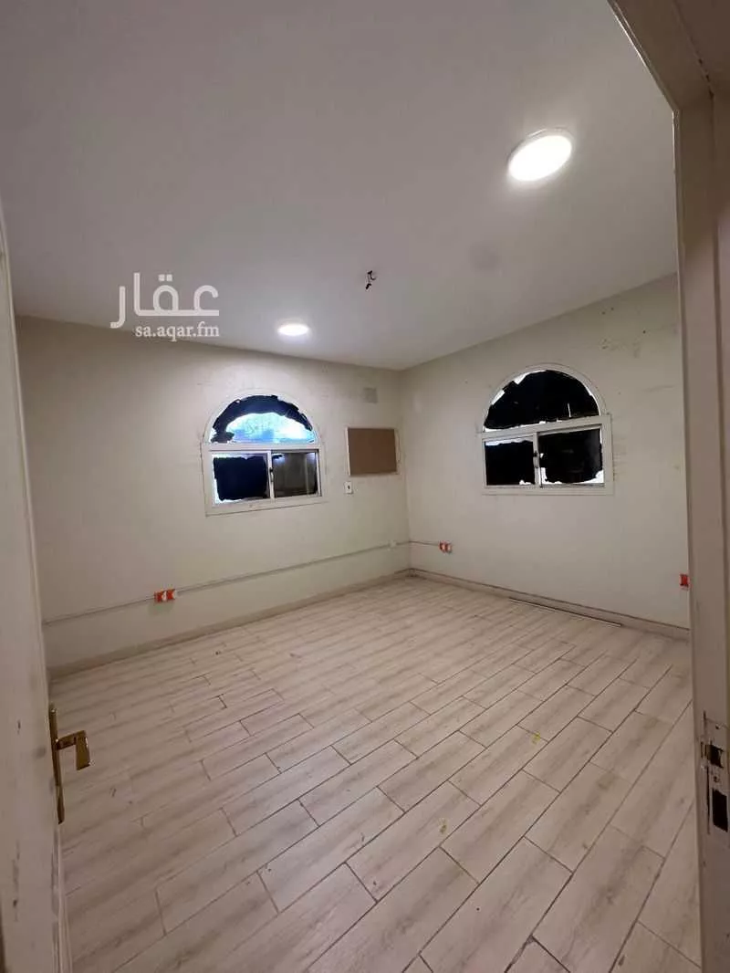 محل 130 م² في المنتزة 10