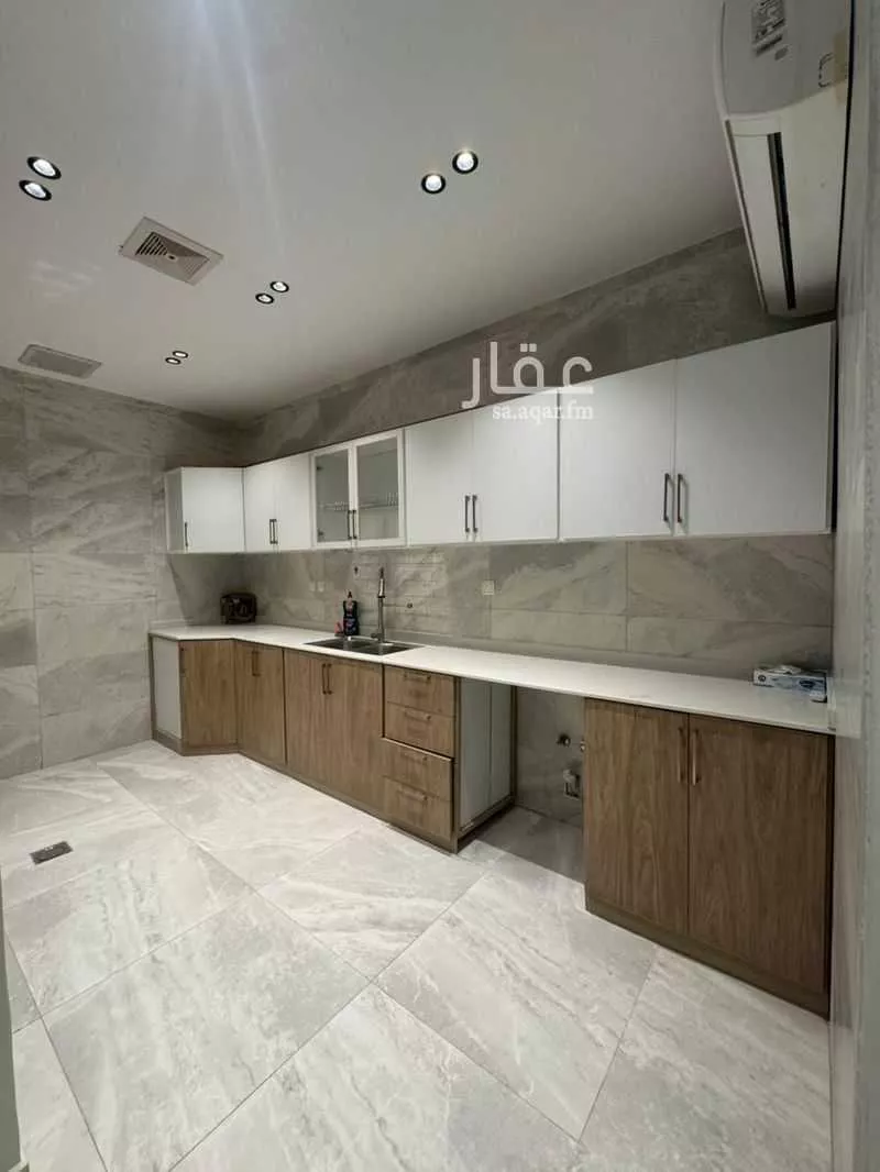 شقة 4 غرف في الروضة 11