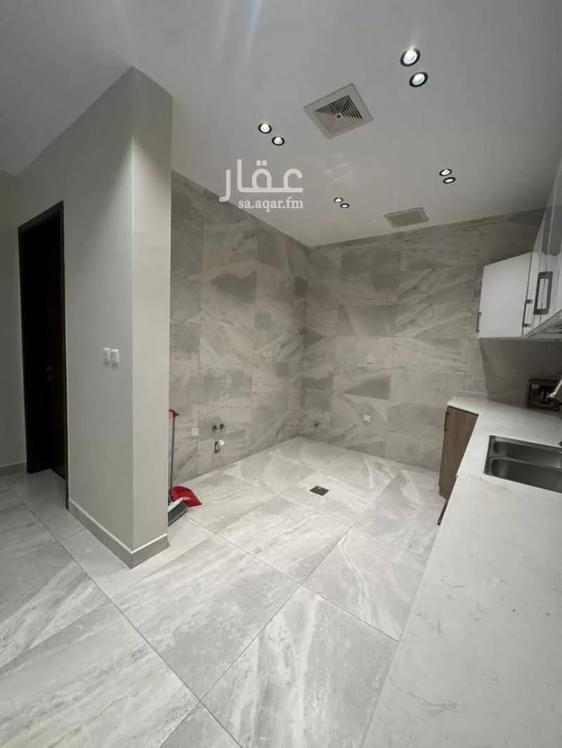 شقة 4 غرف في الروضة 12