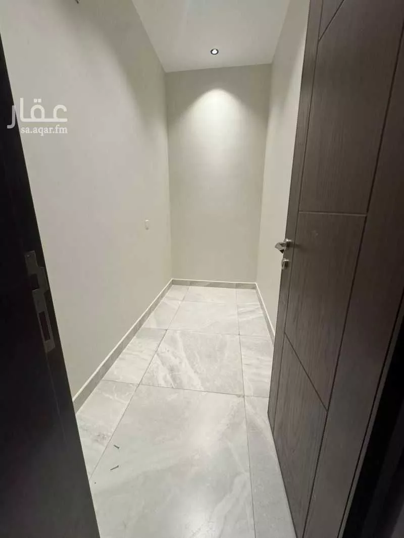 شقة 4 غرف في الروضة 16