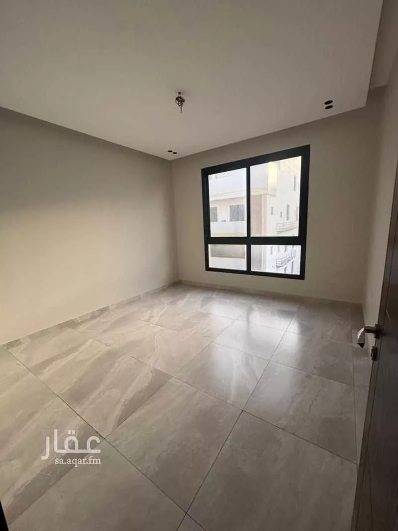 شقة 4 غرف في الروضة 18