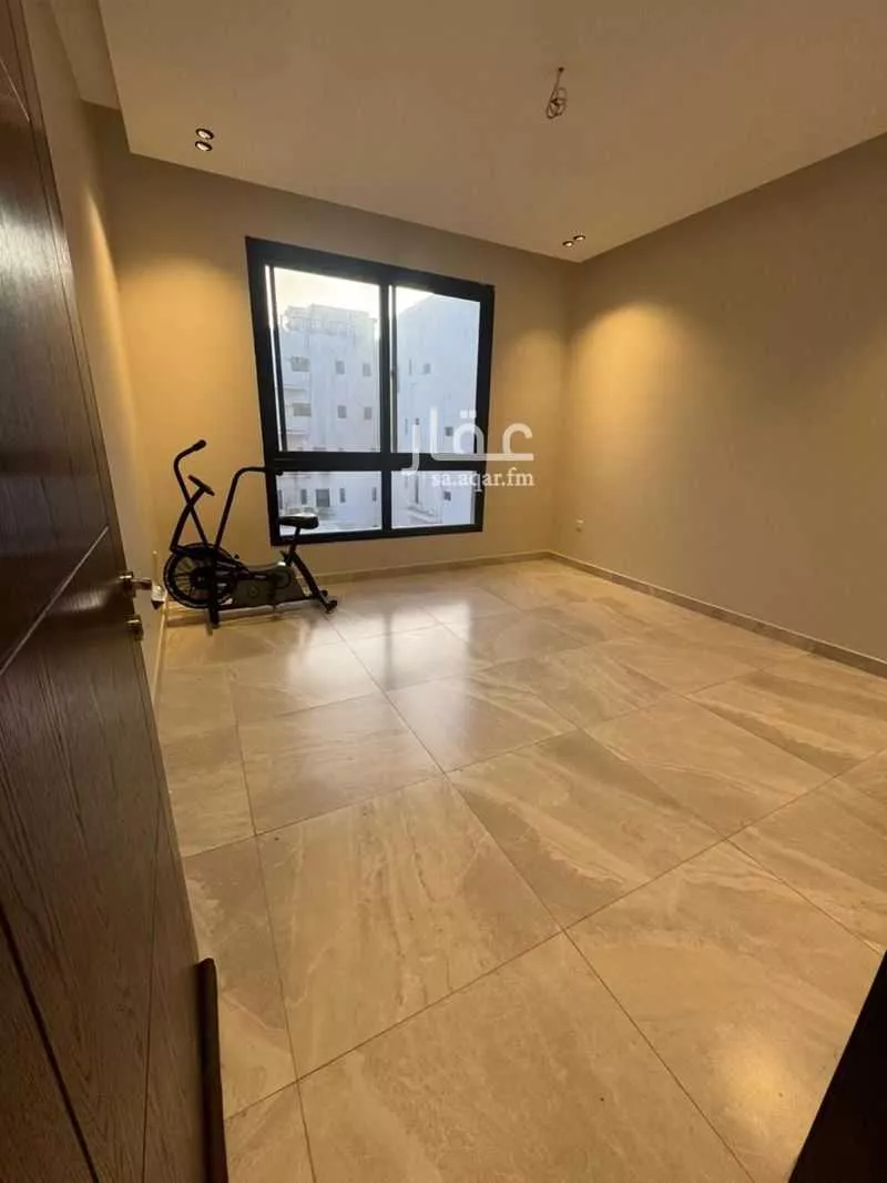 شقة 4 غرف في الروضة 19