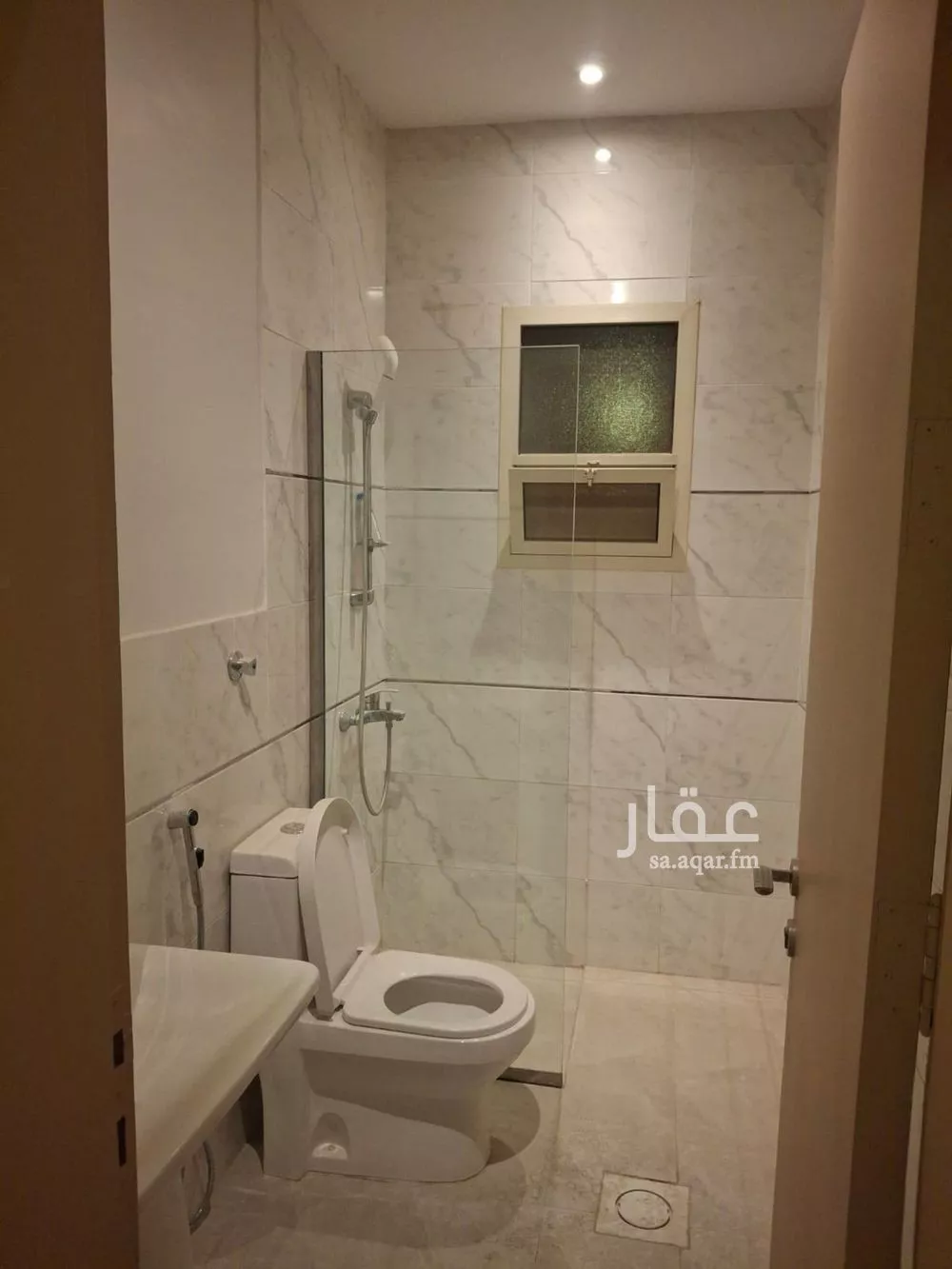 شقة 3 غرف في الملقا 8