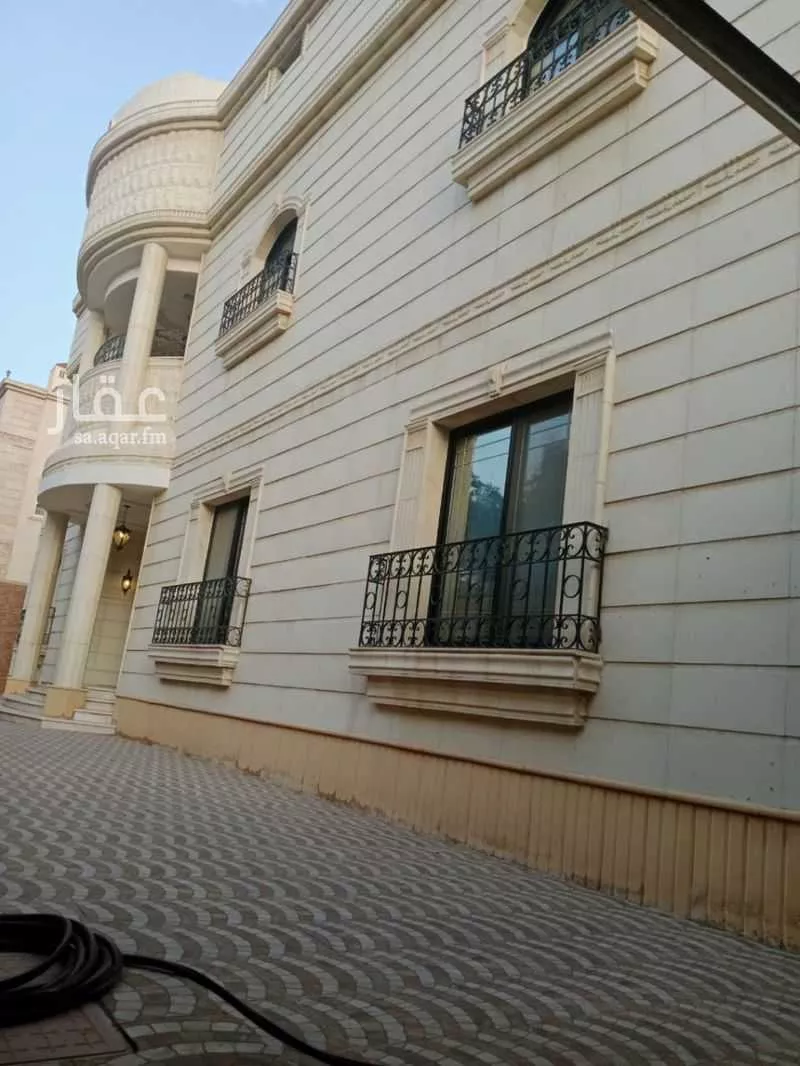 فيلا 8 غرف في الواحة 4