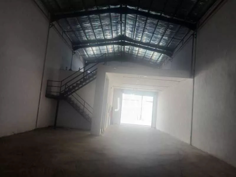 40000 sqm warehouse in Al Manakh 9