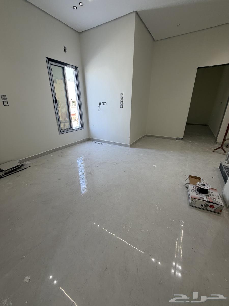 فيلا 9 غرف في احد 11