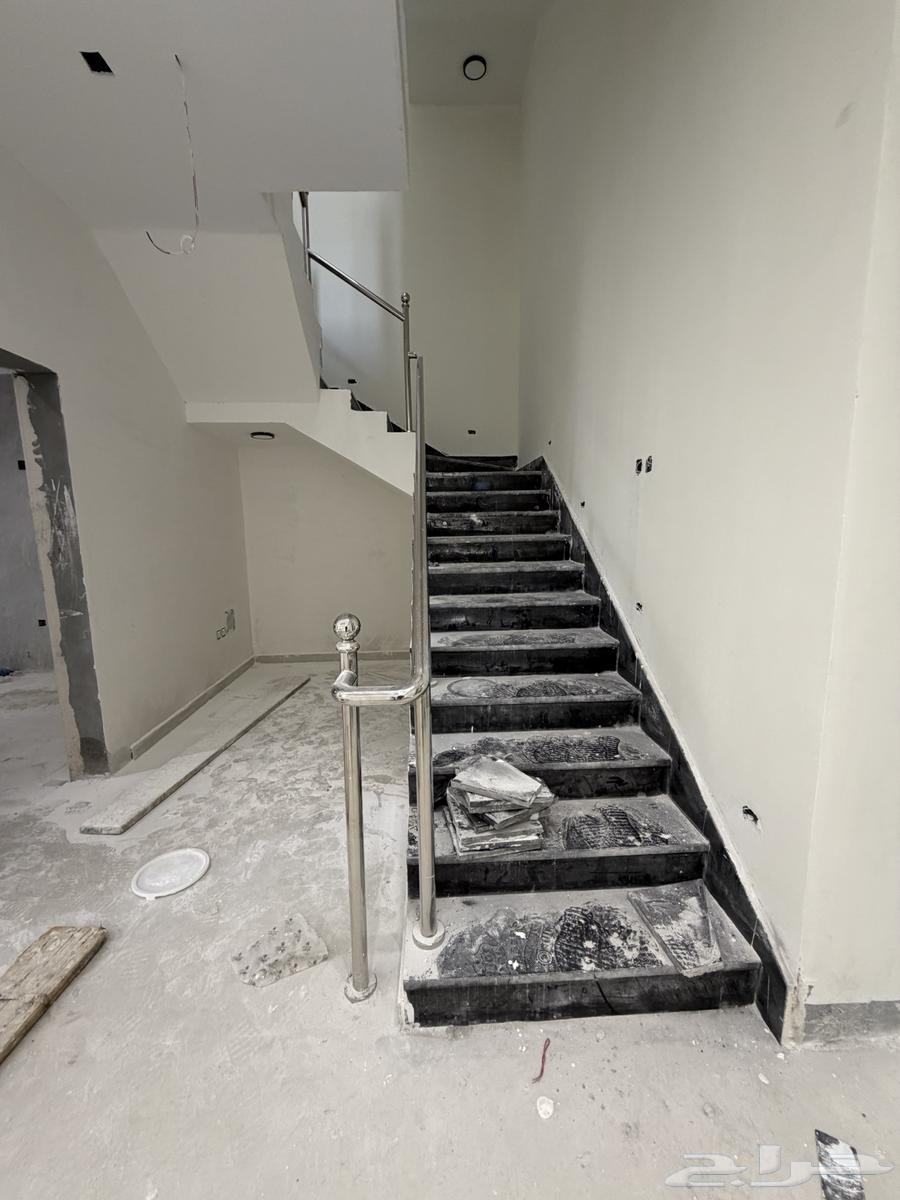 فيلا 9 غرف في احد 21