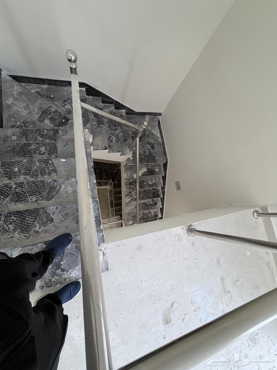 فيلا 9 غرف في احد 7