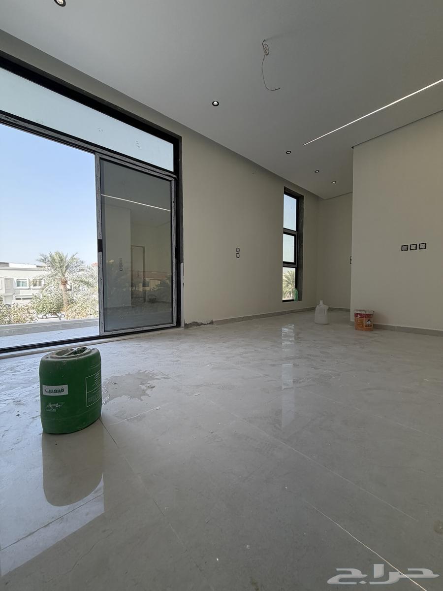 فيلا 9 غرف في احد 8