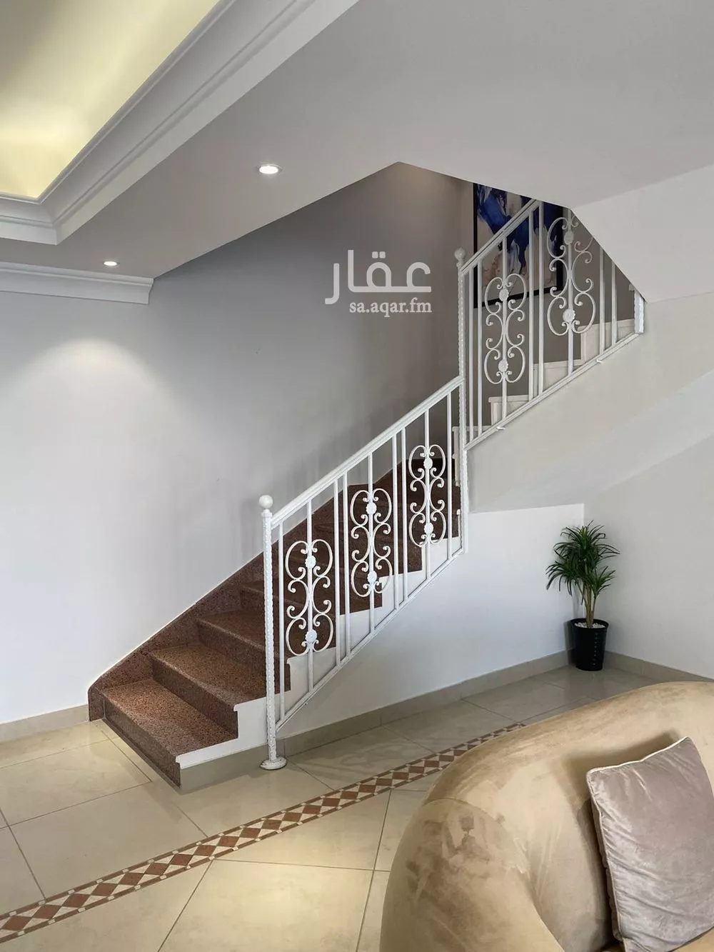 فيلا 3 غرف في الروضة 8