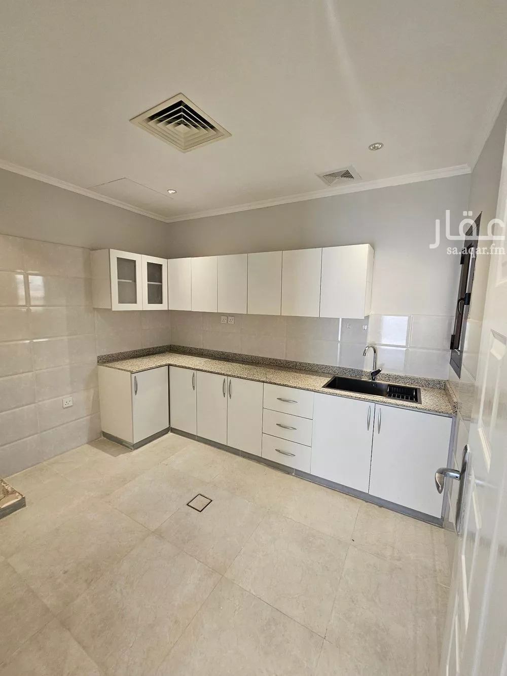 3 bedroom apartment in Al Qashlah 7