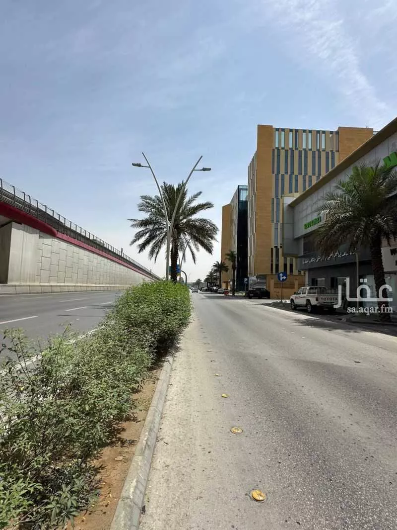 محل 1050 م² في القدس 4