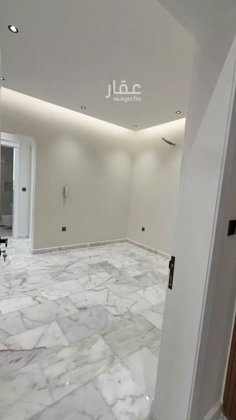 عمارة 625 م² في الروضة 5